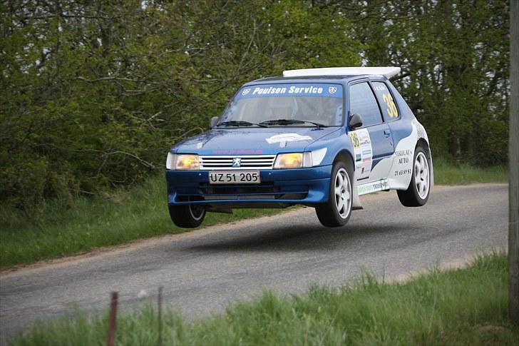 Peugeot 205 MAXI - Billed taget af Racefoto.dk billede 3