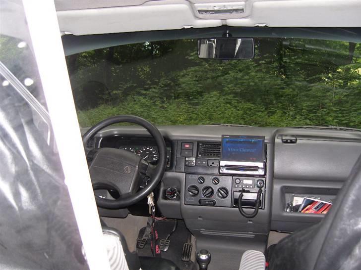 VW Caravelle Total skadet billede 17