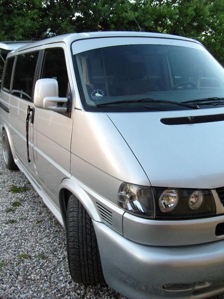 VW Caravelle Total skadet billede 18