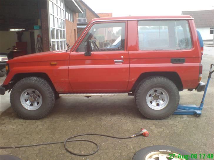 Toyota Landcruiser Lj70 (solgt) - og er færdig med at skifte dæk billede 6