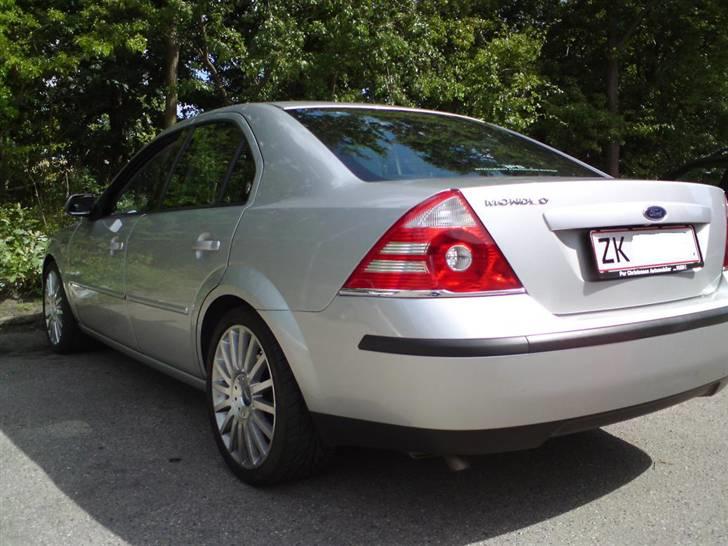 Ford Mondeo 2,0 Ghia Solgt billede 2