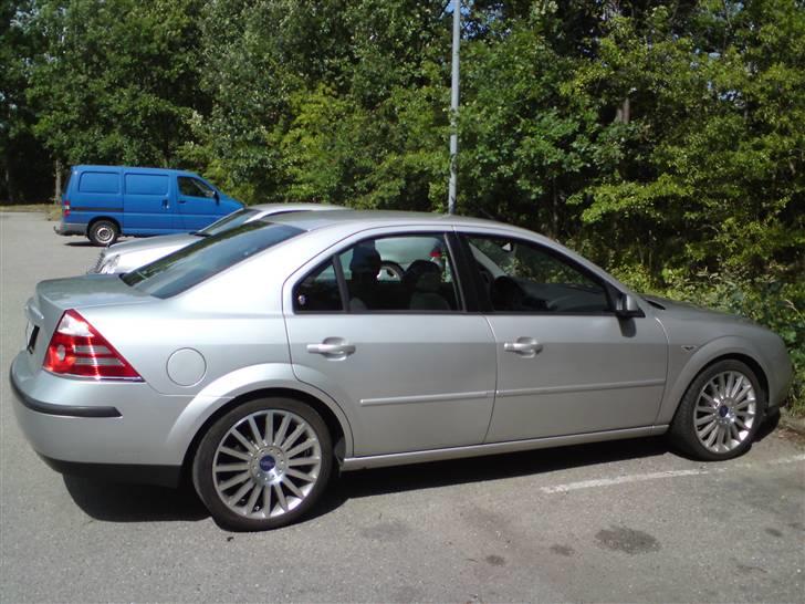 Ford Mondeo 2,0 Ghia Solgt billede 4