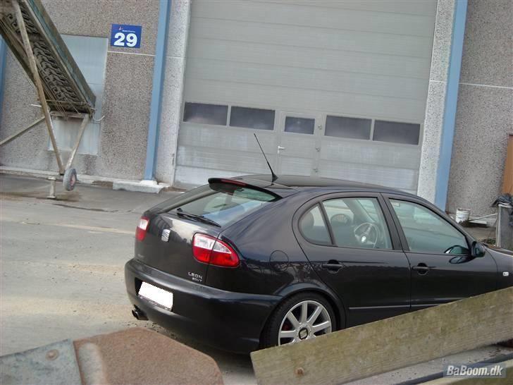 Seat Leon 20VT *totalskadet* billede 9