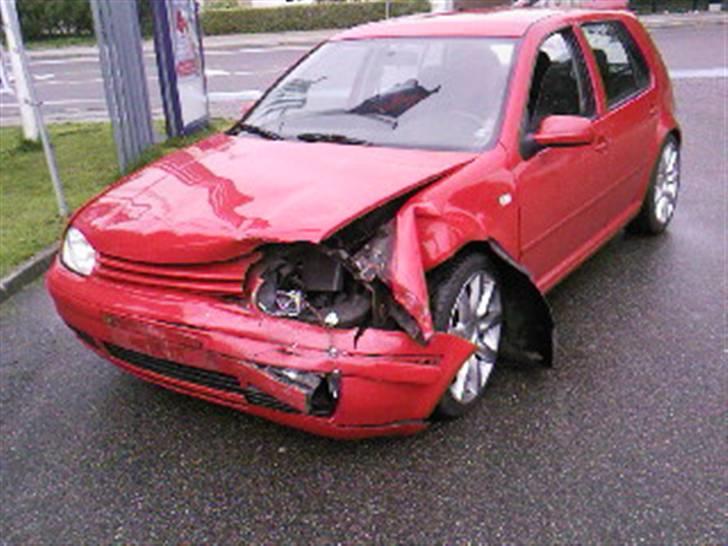 VW golf 4 > totaltskadet billede 13