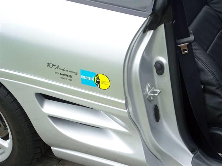 Toyota Toyota MR2 2.0 GTi - LE - 10th. Anniversary logo på begge sider af bilen billede 6