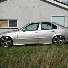 BMW 325i Solgt