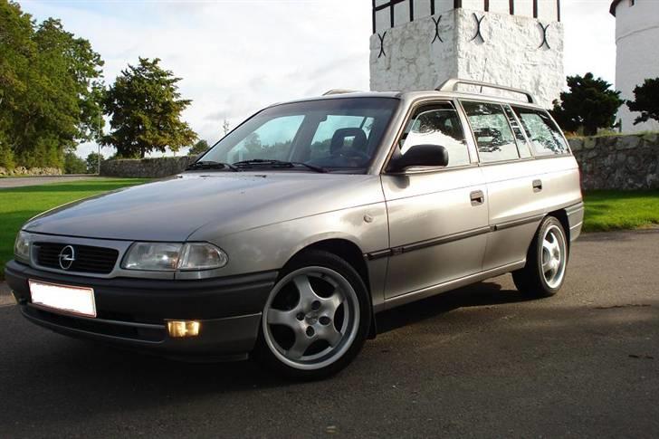 Opel Astra F Caravan SOLGT billede 10