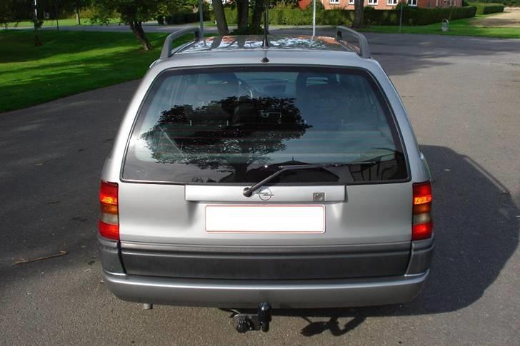 Opel Astra F Caravan SOLGT billede 15