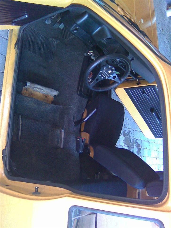 Opel Kadett C VETERAN - Sædet der sad i var gammel og hullet, derfor skiftede jeg det ud! Her er lige et billede uden sædet!  billede 6