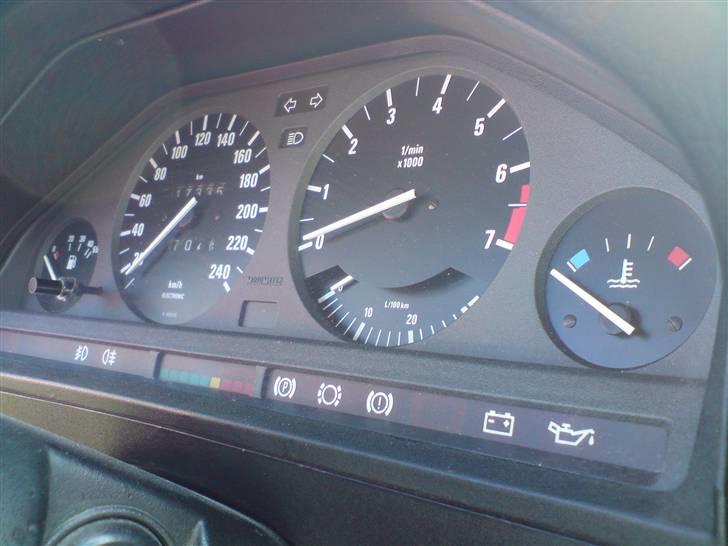 BMW E30 320i *SOLGT* billede 13