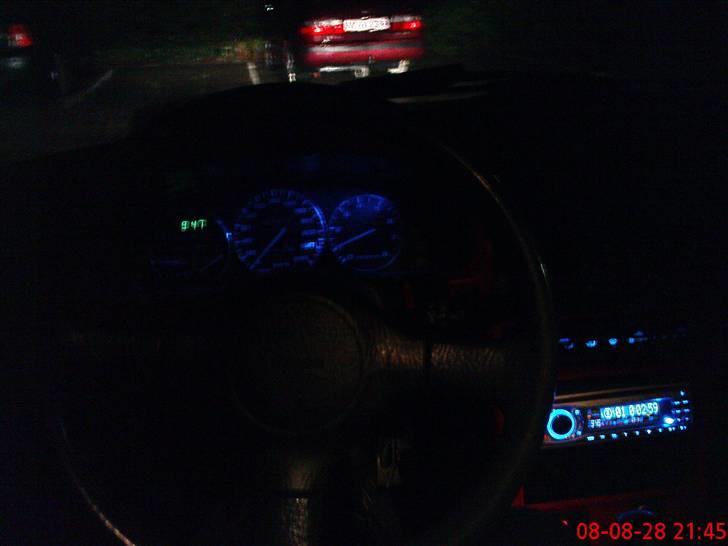 Mazda 323f Solgt billede 7