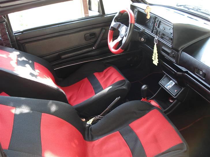 VW Golf 1 Cabrio Karmann - Det ses ikke, men det er BMW E30 Recaro sæder der er under betrækket. Man sidder godt ;) billede 12