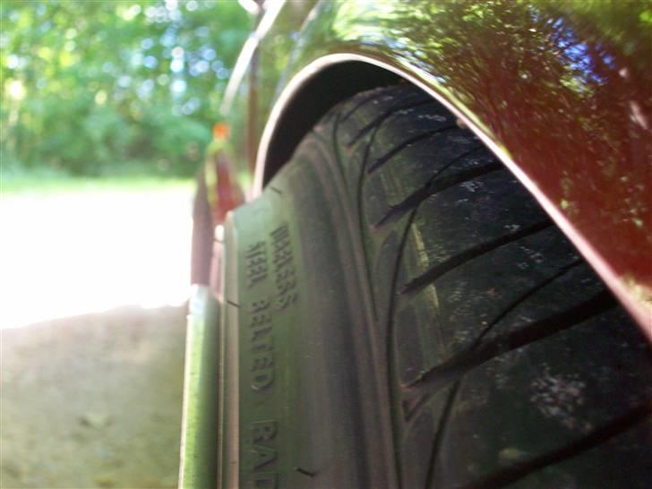 VW Golf I Cabriolet - det er satme seriøs dækmontering billede 5