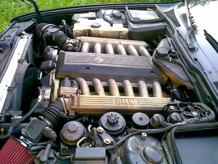 BMW 750i - ser lidt kedeligt ud trænger vist til en opfriskning billede 9