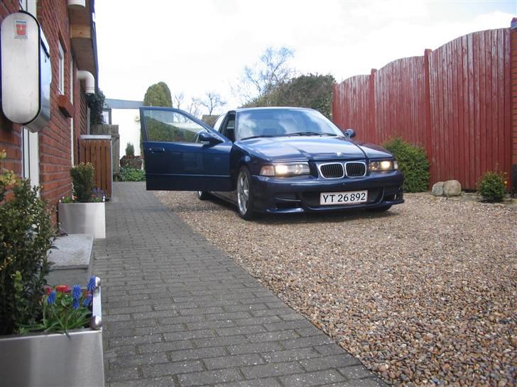 BMW E36 320 billede 1