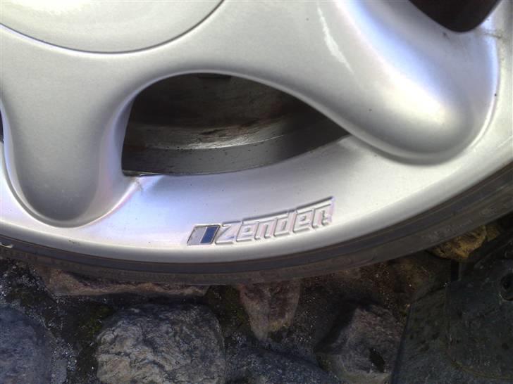 Mazda 323F GT solgt billede 5