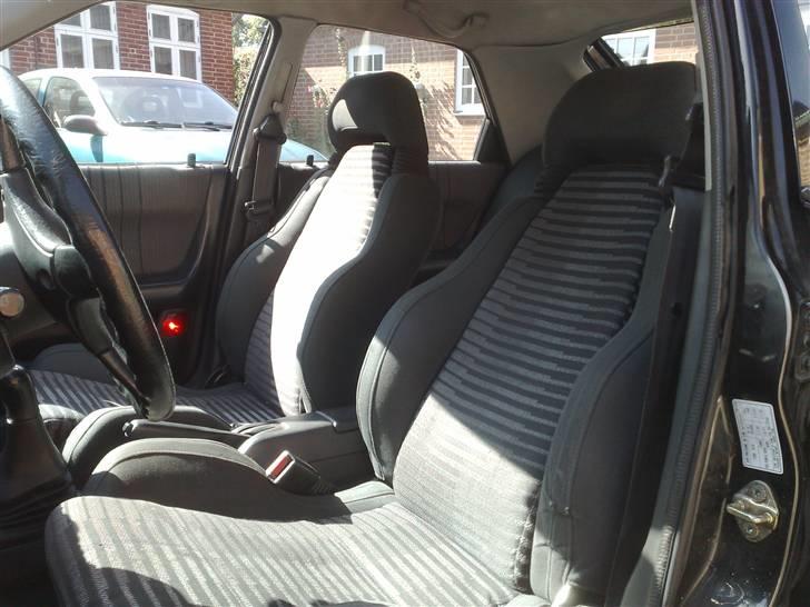 Mazda 323F GT solgt billede 6