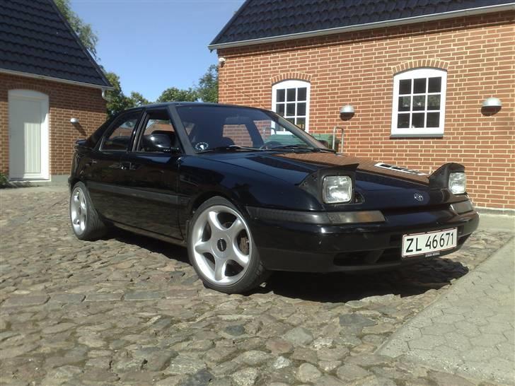 Mazda 323F GT solgt billede 7