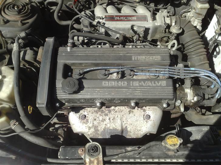 Mazda 323F GT solgt billede 8