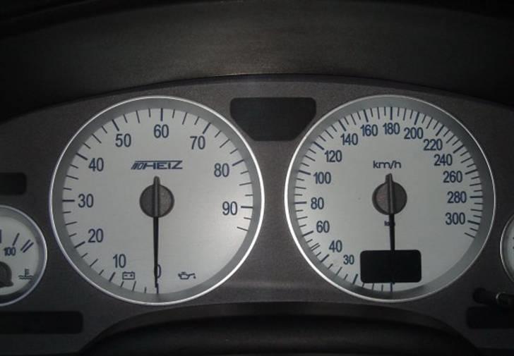 Opel Astra G Coupé Turbo "OPC" - Heiz Speedometer skiver.. talene lyser grønt om aftenen og det hvide er sort... billede 10