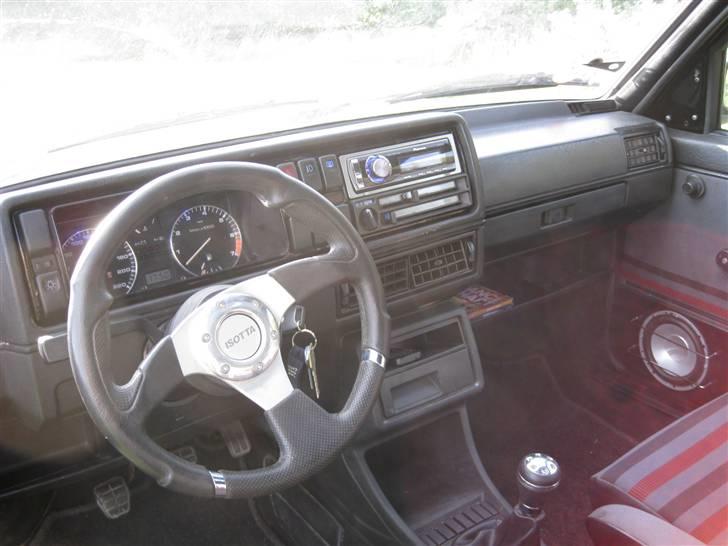 VW Golf 2 GTI SOLGT - alt lys er blåt i knapper billede 9