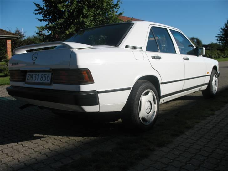 Mercedes Benz 190 E SOLGT billede 2