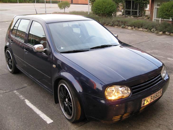 VW Golf 4 (totalskadet) billede 1