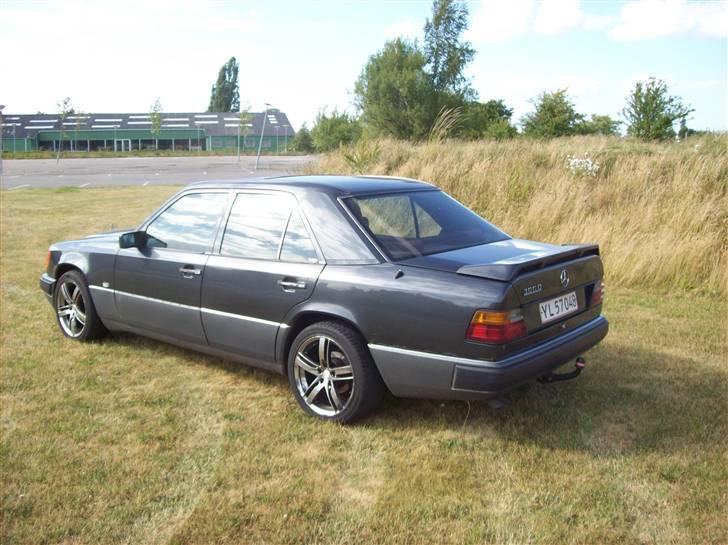 Mercedes Benz  300 D W124 billede 2