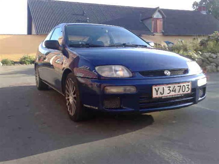 Mazda 323c " SOLGT " billede 8