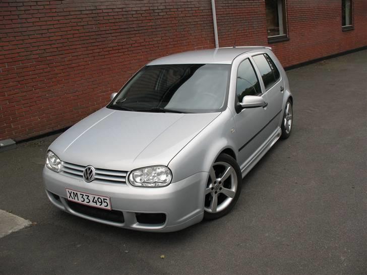 VW Golf 4  TOTALSKADET :'( billede 1
