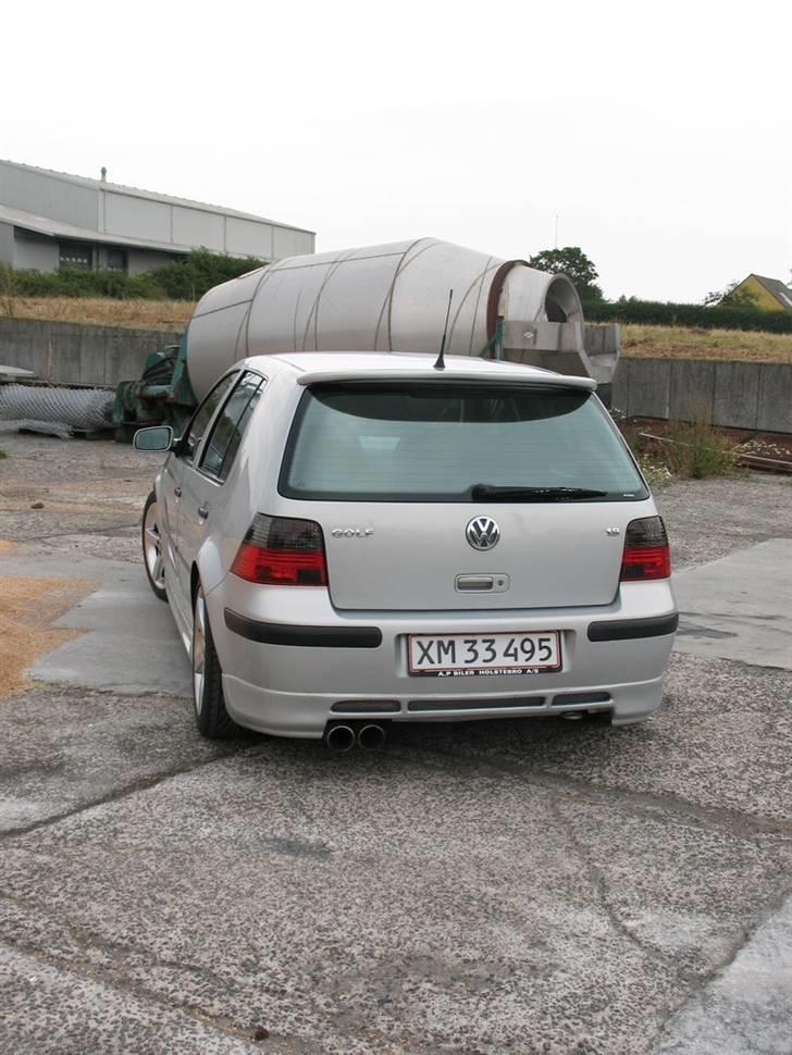 VW Golf 4  TOTALSKADET :'( billede 2