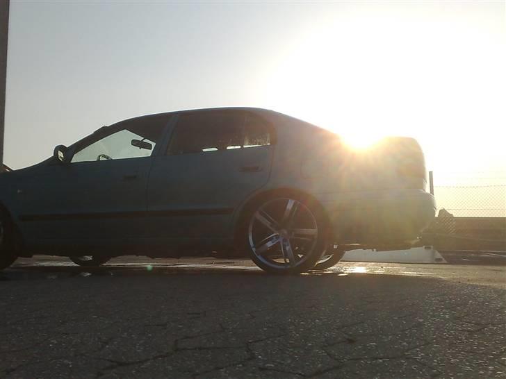 Toyota Carina E - Ny Malet billede 9