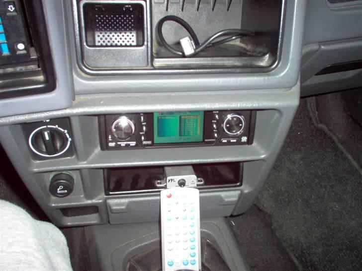 Ford Sierra  Cossie look SOLGT - Ny HU ?! (: CD, mp3, SD-kort, USB, DVD og fjernbetjening :D billede 14