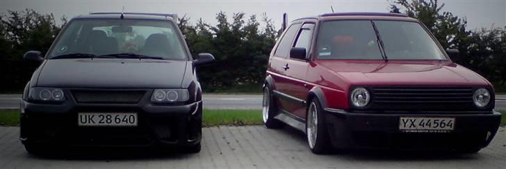VW Golf 2 total skadet - Lillebror  saxo og min golf 2 billede 9