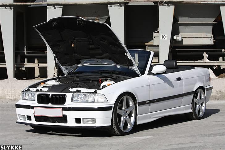 BMW 325i Cabriolet *Solgt* billede 10