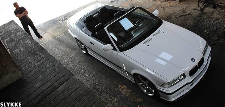 BMW 325i Cabriolet *Solgt* billede 18