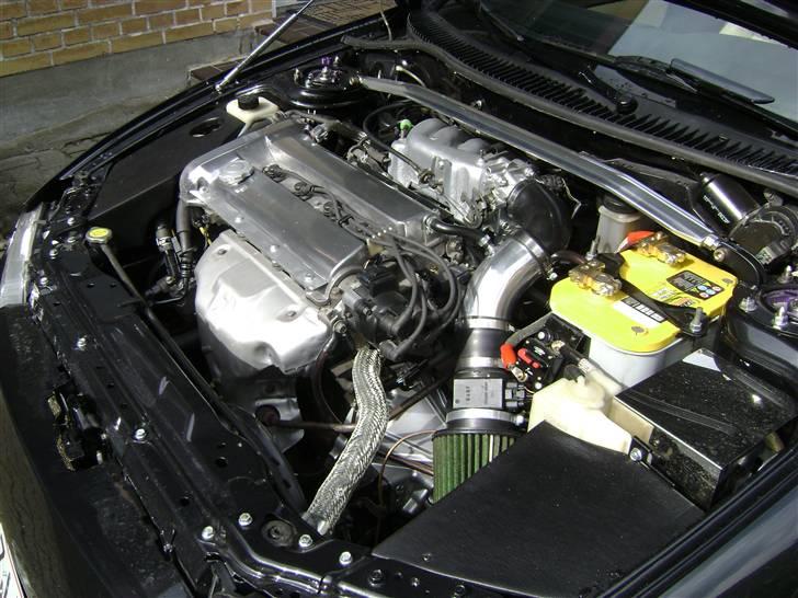 Mazda 323 f SOLGT billede 3