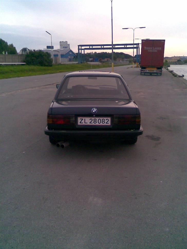 BMW e30 320i solgt billede 2
