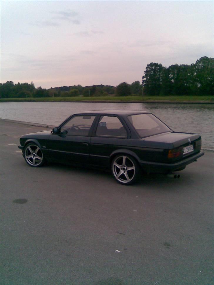 BMW e30 320i solgt billede 3