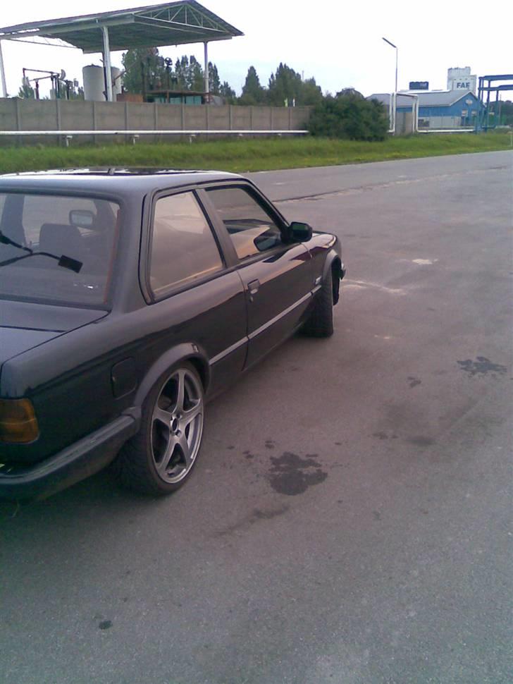 BMW e30 320i solgt billede 4