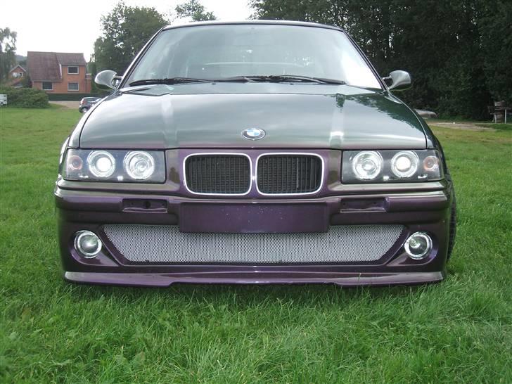 BMW e36 solgt - Frontskørt med gitter og tågelygter monteret billede 1