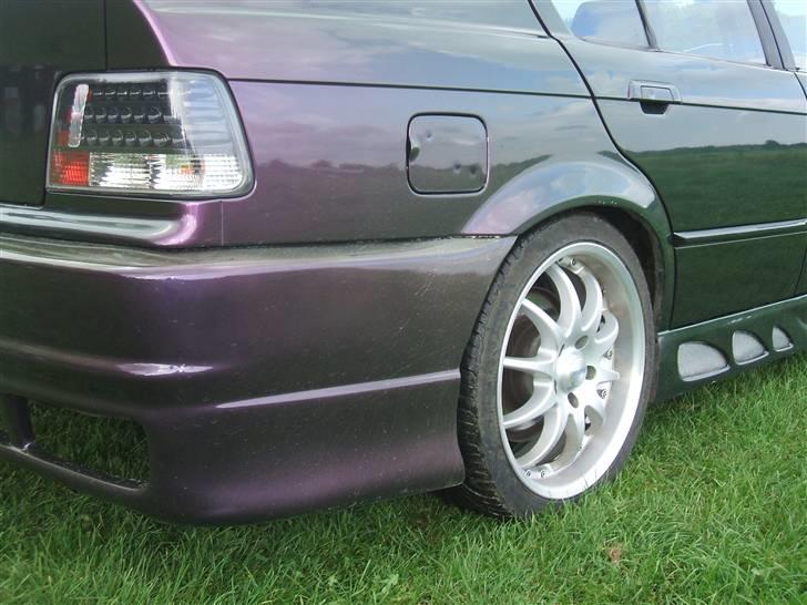 BMW e36 solgt - Her ses paintbrush på tankdækslet billede 4