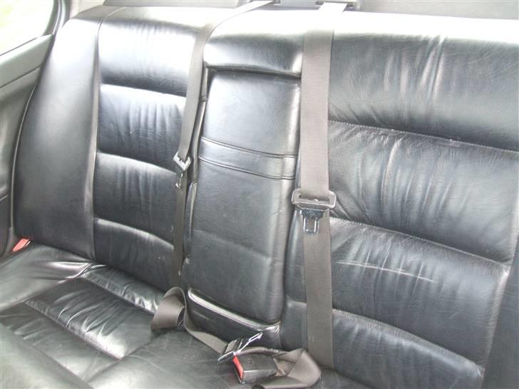 BMW e36 solgt - Bagsædet med armlæn slået ind billede 10
