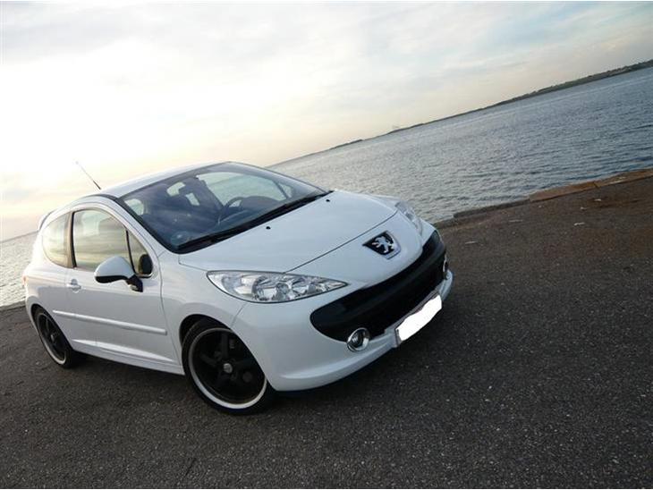 {{currentPhoto.altText}} billede {{currentPhoto.number}}