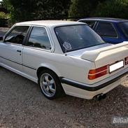 BMW E30 323i  ** solgt**