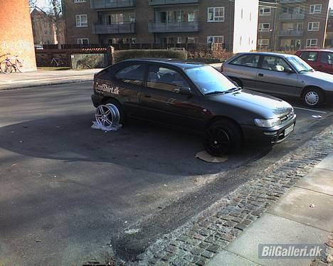 Toyota Corolla 1.6 Si SOLGT - Så skulle der vælges nye fælge.... valget faldt på de sølv-farvede billede 2