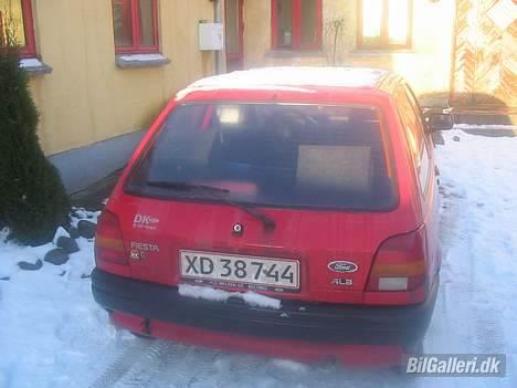 Ford Fiesta *skrottet* - Nyd dette billede...for herfra ser du den nok ik med mindre du kører i lada ;) billede 3