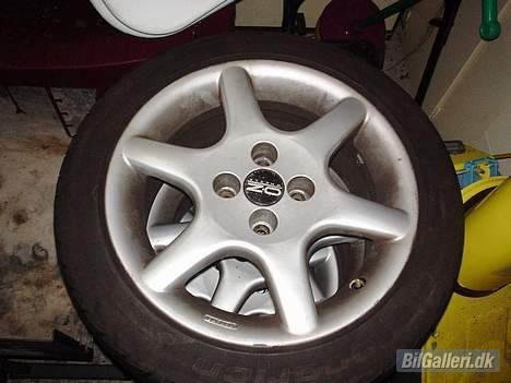 Renault 5 Campus (Død) - Ja det er så sommerdækkerne.. billede 8