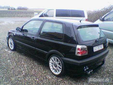 VW Golf 3 *SOLGT* - Fælgene på billederne er solgt til fordel for andre... Skriv hvis i vil købe el byt:) billede 4