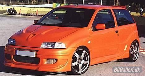 Fiat Punto Sporting - Kigger lidt på dette skørtesæt koster 15000 uden maling så der er nok lidt lange udsigter billede 4